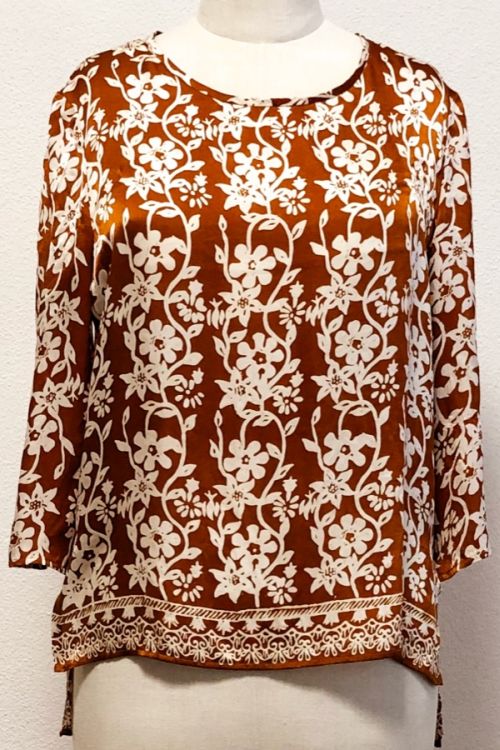 Bluse Cognac mit weissen Blumen.jpg